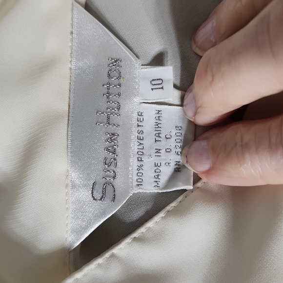Susan Hutton, Woman's Sz 10, Cream, 100% Polyester, Top 1/3 Embrodiered Blouse - Picture 8 of 11